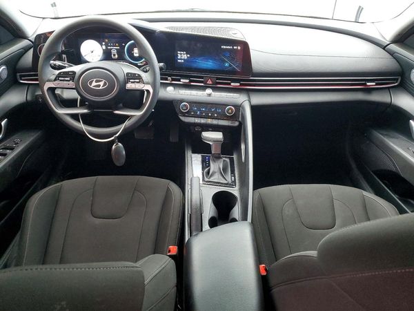 2024 HYUNDAI ELANTRA