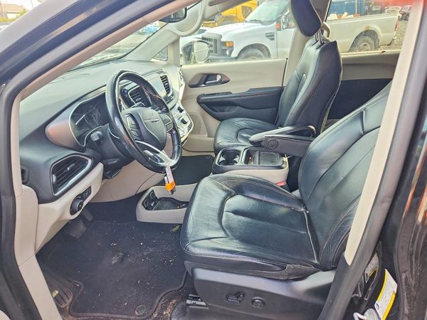 2020 CHRYSLER PACIFICA Touring L — DENT