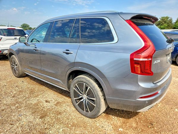 2020 VOLVO XC90 Momentum