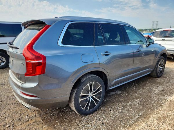 2020 VOLVO XC90 Momentum