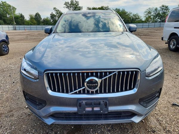 2020 VOLVO XC90 Momentum