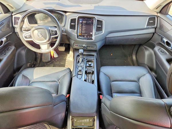 2020 VOLVO XC90 Momentum
