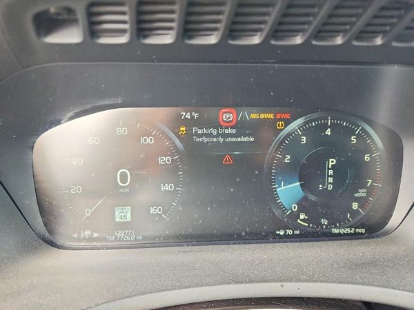 2020 VOLVO XC90 Momentum