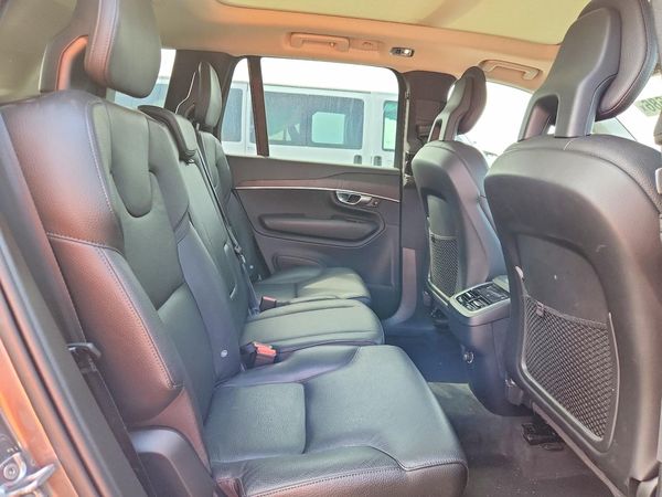 2020 VOLVO XC90 Momentum