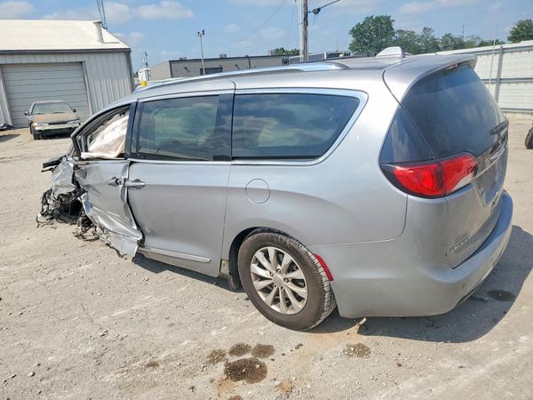 2019 CHRYSLER PACIFICA Touring L — DSRA