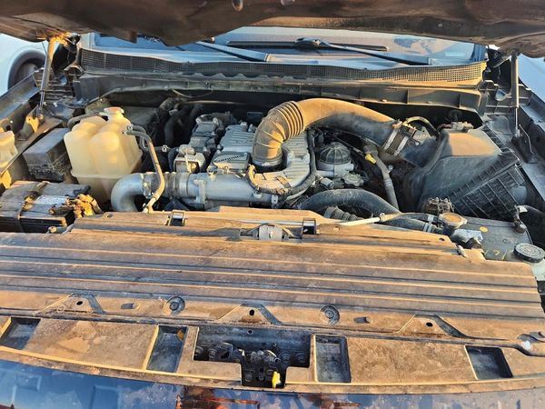 2018 NISSAN TITAN — Engine bay