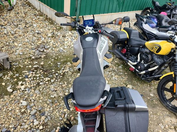 2023 MOTO GUZZI V100