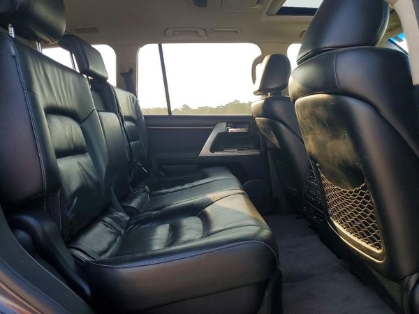 2015 TOYOTA LAND CRUISER