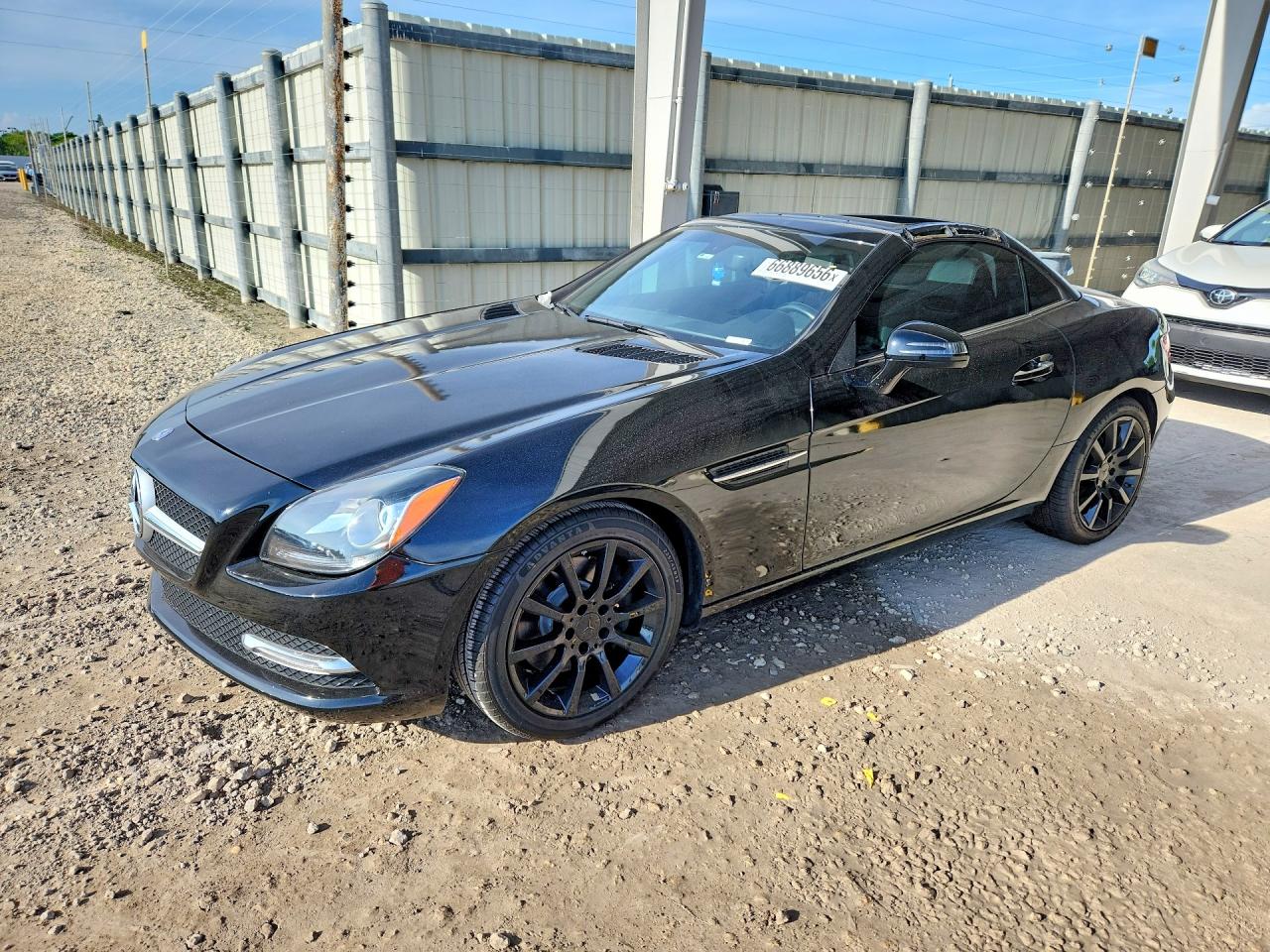 2016 MERCEDES-BENZ SLK-CLASS SLK300 — Front 3/4