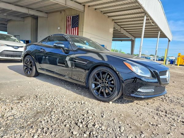 2016 MERCEDES-BENZ SLK-CLASS SLK300 — Passenger 3/4