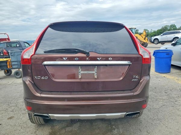 2015 VOLVO XC60