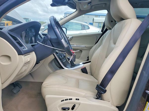 2015 VOLVO XC60