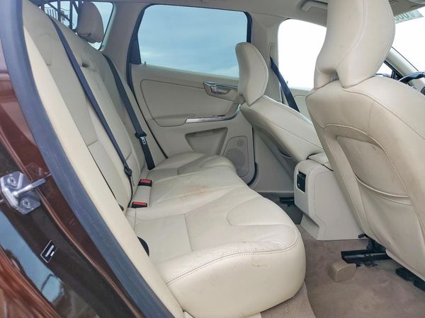 2015 VOLVO XC60