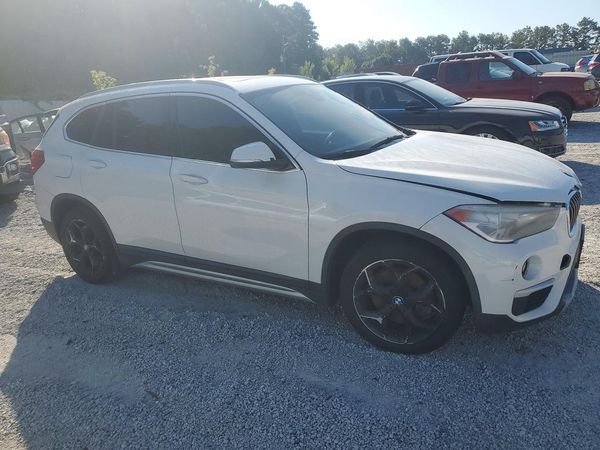 2018 BMW X1 sDrive28i — Passenger 3/4