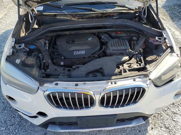 2018 BMW X1 sDrive28i — Engine bay