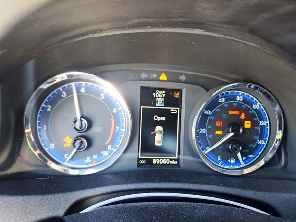 2017 TOYOTA COROLLA