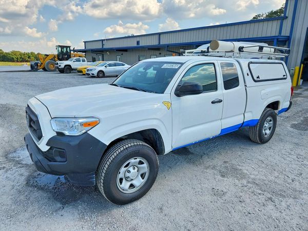 2023 TOYOTA TACOMA SR5 — Front 3/4