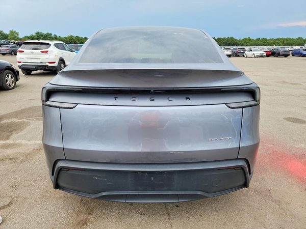 2026 TESLA MODEL Y