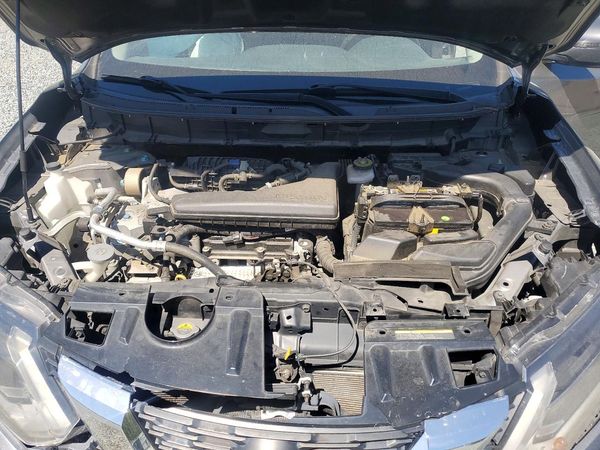 2020 NISSAN ROGUE — Engine bay