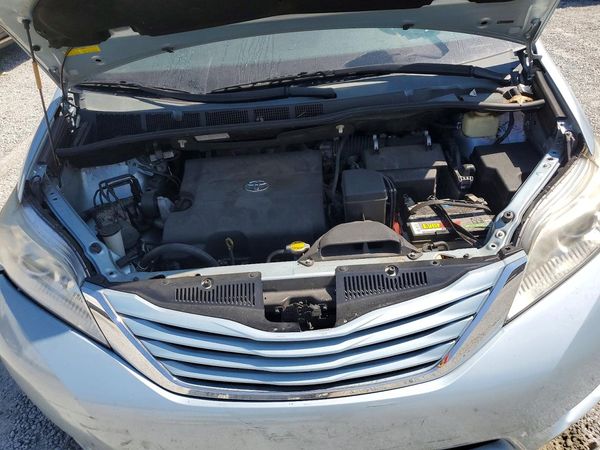 2015 TOYOTA SIENNA