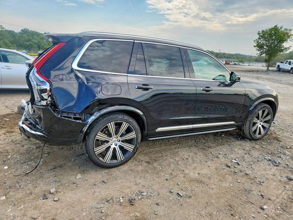 2022 VOLVO XC90