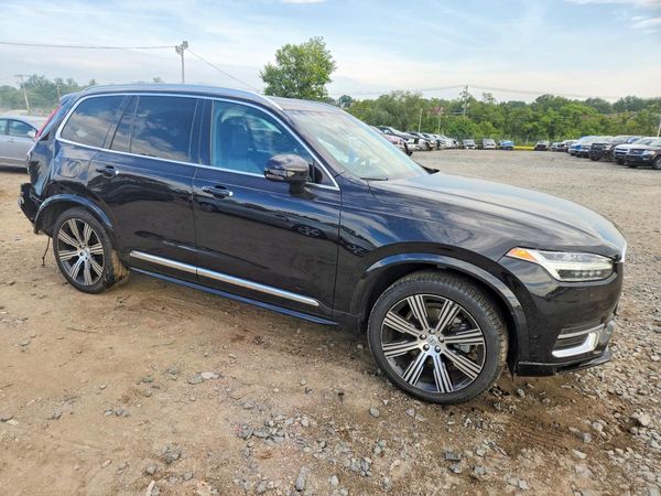 2022 VOLVO XC90