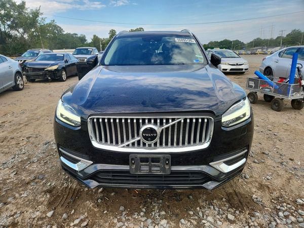 2022 VOLVO XC90