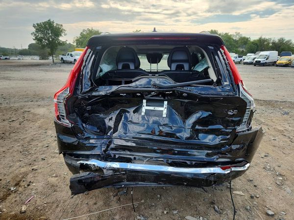 2022 VOLVO XC90