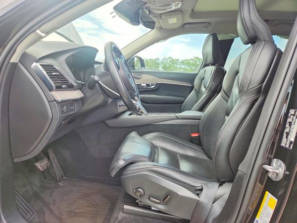 2022 VOLVO XC90