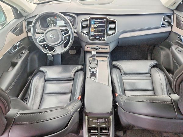 2022 VOLVO XC90