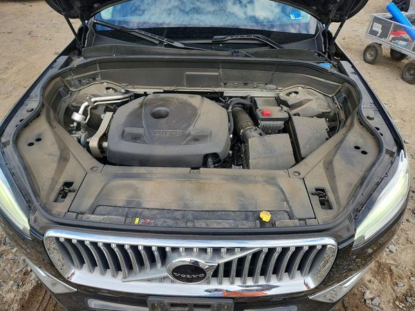 2022 VOLVO XC90
