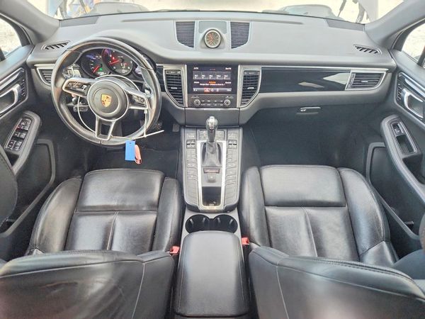 2017 PORSCHE MACAN