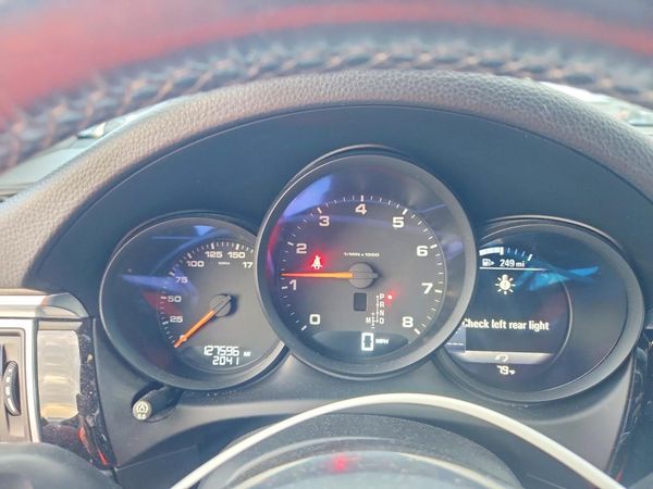 2017 PORSCHE MACAN