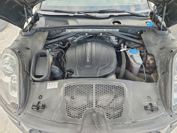 2017 PORSCHE MACAN
