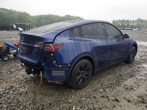 2025 TESLA MODEL Y