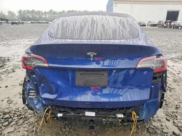 2025 TESLA MODEL Y