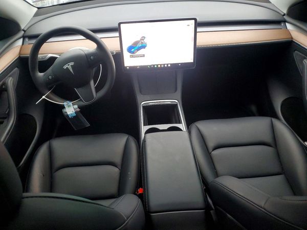 2025 TESLA MODEL Y