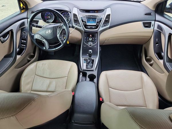 2014 HYUNDAI ELANTRA GLS (Middle)