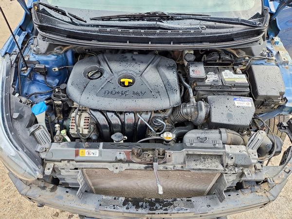 2014 HYUNDAI ELANTRA GLS (Middle)