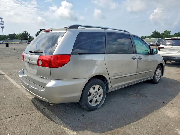 2027 TOYOTA SIENNA