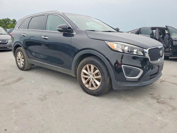 2017 KIA SORENTO L, LX — Passenger 3/4