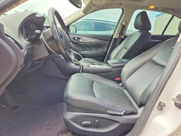 2014 INFINITI Q50 — DENT