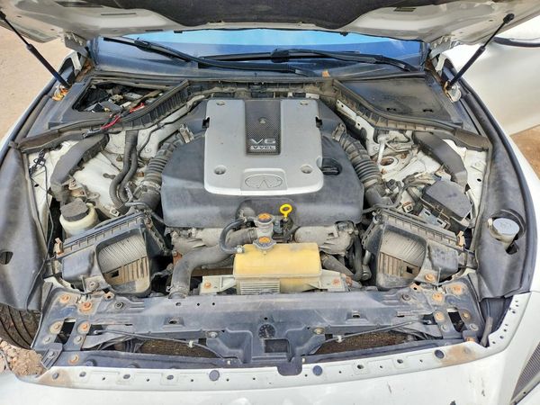 2014 INFINITI Q50 — Engine bay