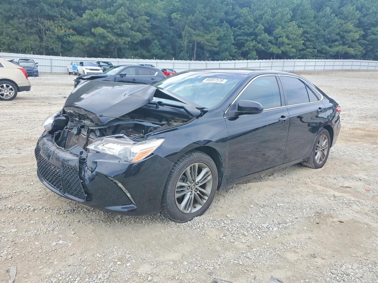 2016 TOYOTA CAMRY — Front 3/4