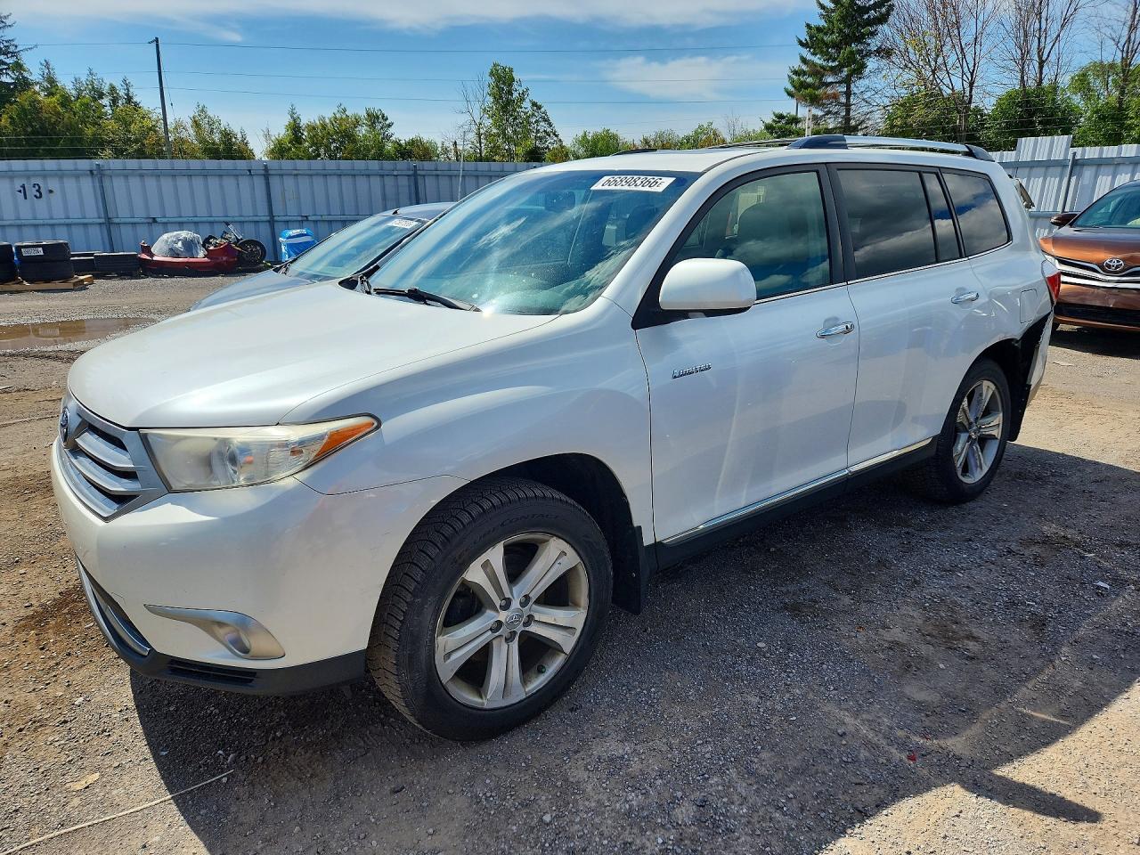 2013 TOYOTA HIGHLANDER Base/Hybrid — Front 3/4
