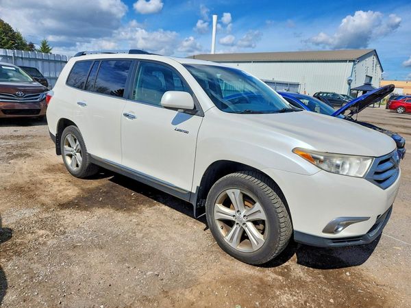 2013 TOYOTA HIGHLANDER Base/Hybrid — Passenger 3/4