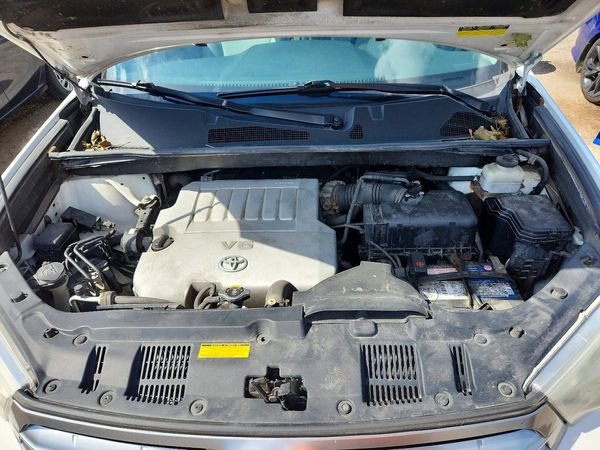 2013 TOYOTA HIGHLANDER Base/Hybrid — Engine bay