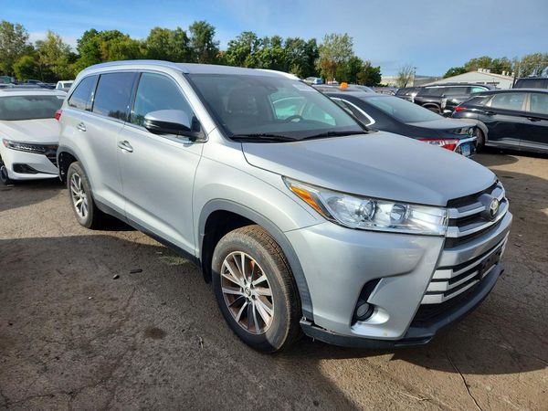 2019 TOYOTA HIGHLANDER SE/XLE — Passenger 3/4