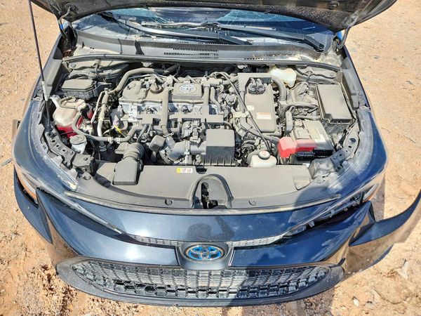 2021 TOYOTA COROLLA — Engine bay