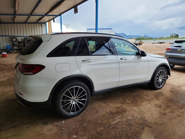 2022 MERCEDES-BENZ GLC